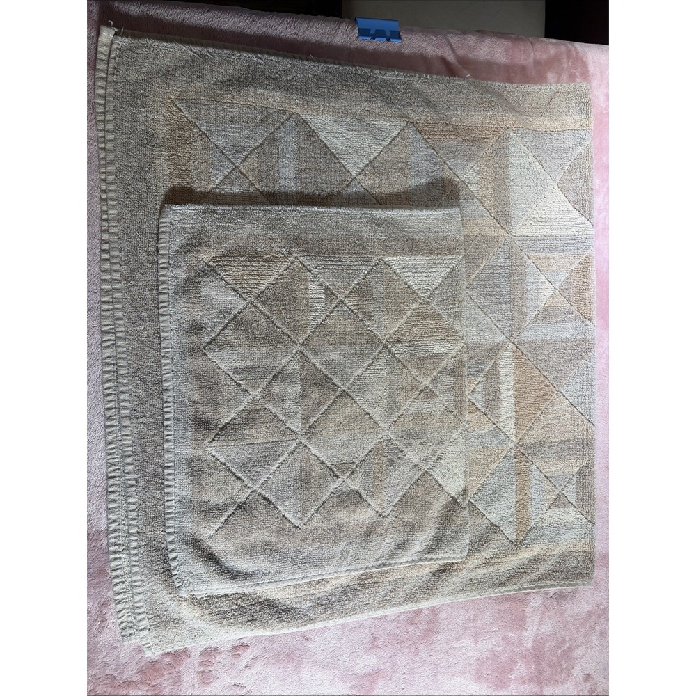 Vintage JC Penney Cannon Contemporary Quilt Bath Towel & Hand Towel Set.